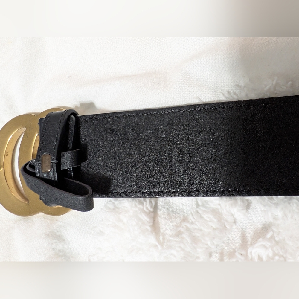 Gucci Elegant Black Belt with Gold Buckle - Picture 2 of 5